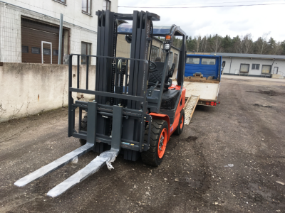 Diesel forklift D3000 delivery to the company "Usi"